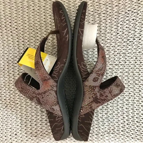 NIB Vionic Cocoa Sandals in Bronze Snake - Picture 14 of 16